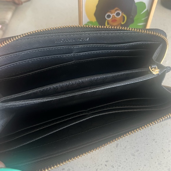 MICHAEL KORS Large Jet Set Wallet - Picture 9 of 11